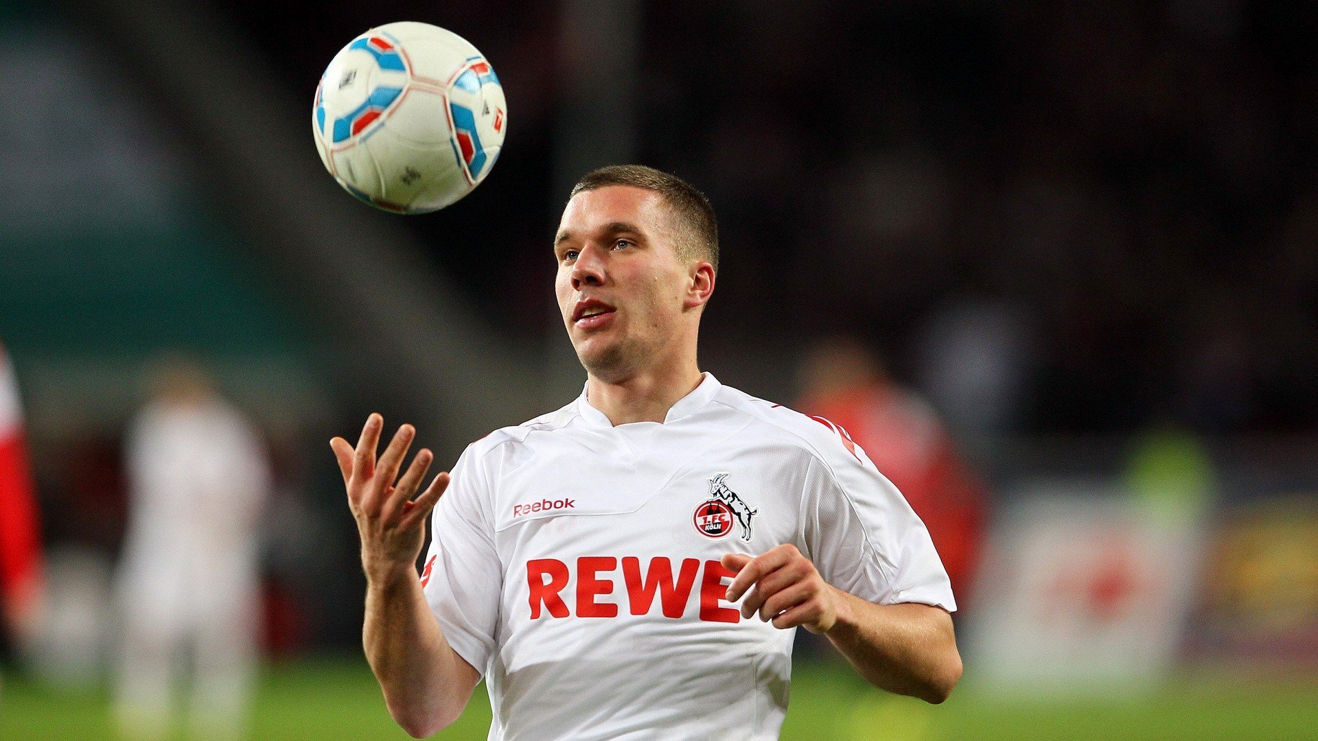 世界杯篮球场？不，是足球场！激情点燃瞬间！，世界杯篮球比赛视频